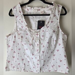 Floral Button-Up Sleeveless Top